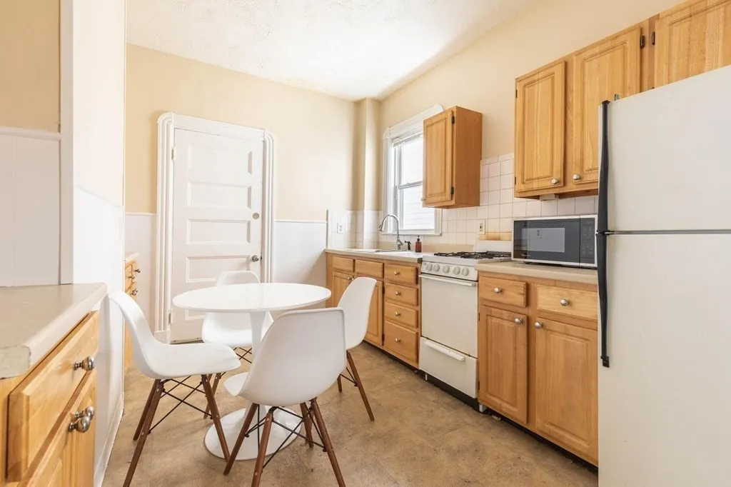 3 bed, 1 bath apartment for rent at 789 Columbia Rd Unit 1, Boston — photo 2 of 16