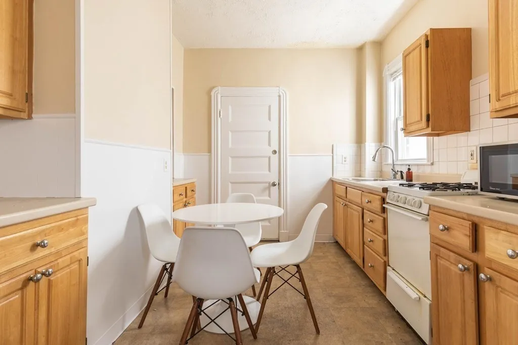 3 bed, 1 bath apartment for rent at 789 Columbia Rd Unit 1, Boston — photo 3 of 16