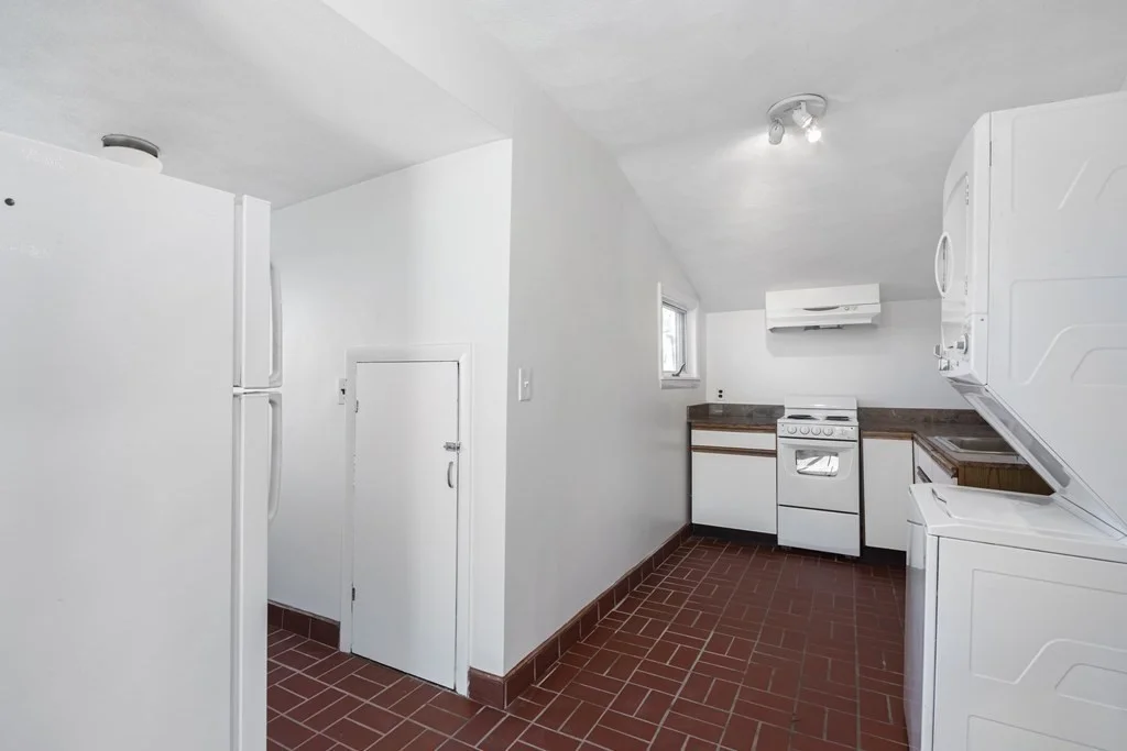 1 bed, 1 bath apartment for rent at 789 Shirley St Unit 3, Winthrop — photo 14 of 24