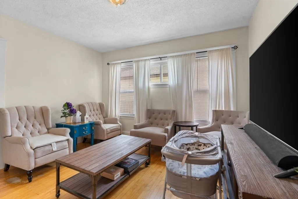 2 bed, 1 bath apartment for rent at 79-81 Vernon St Unit 2, Waltham — photo 5 of 11