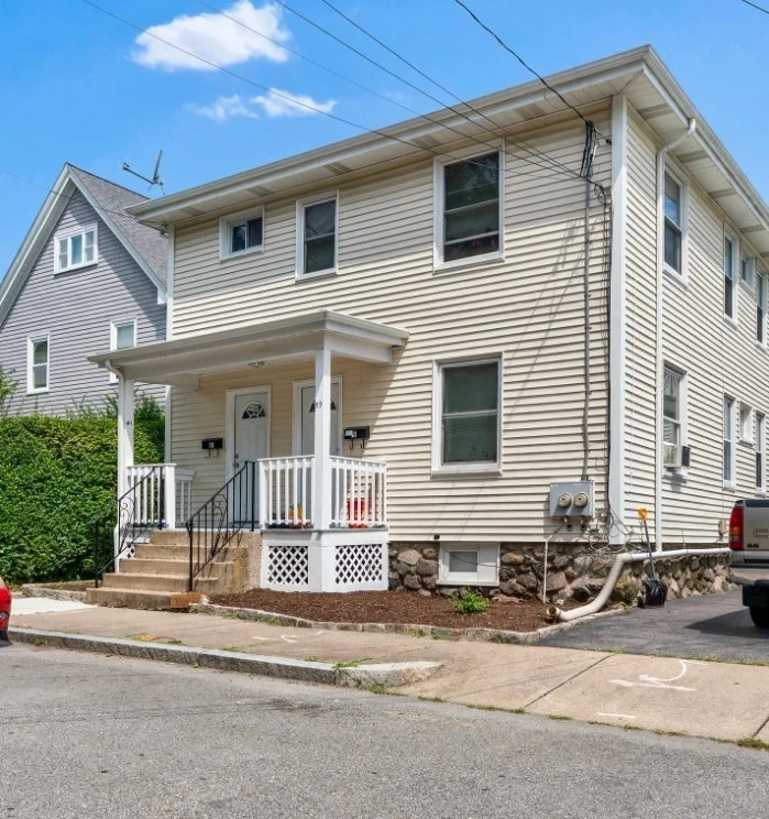 2 bed, 1 bath apartment for rent at 79-81 Vernon St Unit 2, Waltham — photo 2 of 11