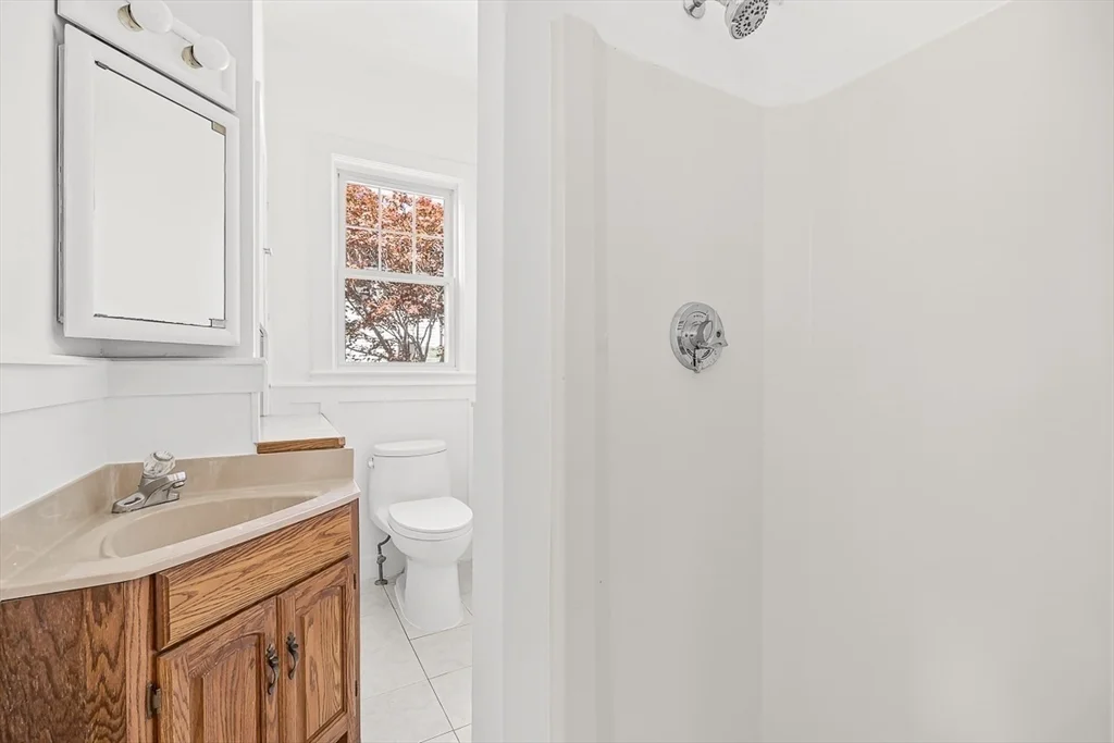 5 bed, 2 bath apartment for rent at 79 Bacon St Unit 79, Winchester — photo 19 of 41