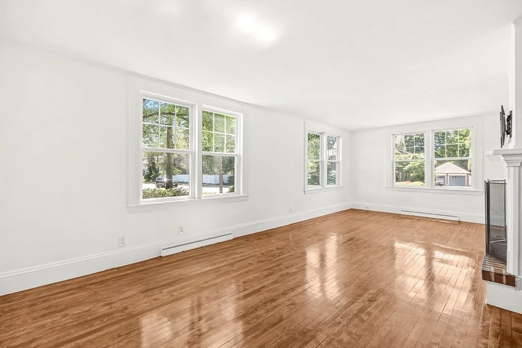 5 bed, 2 bath apartment for rent at 79 Bacon St Unit 79, Winchester — photo 7 of 41