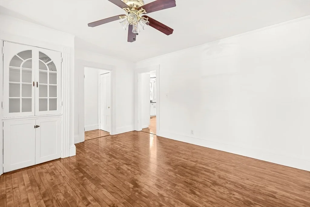 5 bed, 2 bath apartment for rent at 79 Bacon St Unit 79, Winchester — photo 8 of 41