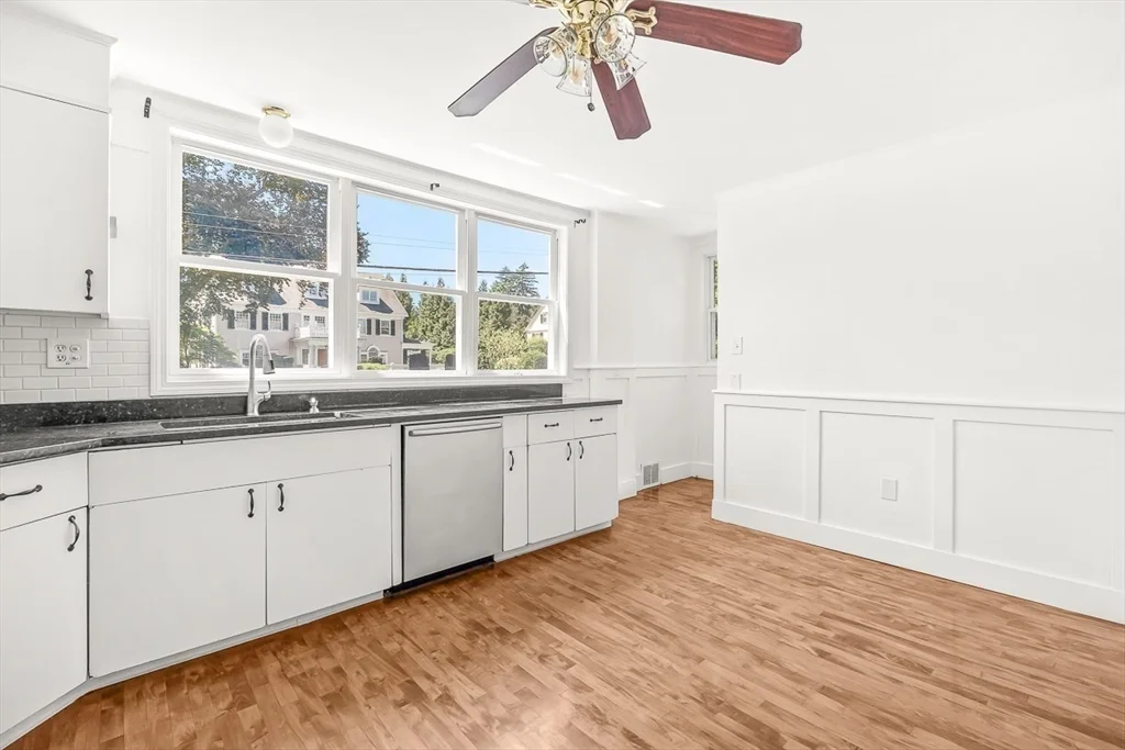 5 bed, 2 bath apartment for rent at 79 Bacon St Unit 79, Winchester — photo 15 of 41
