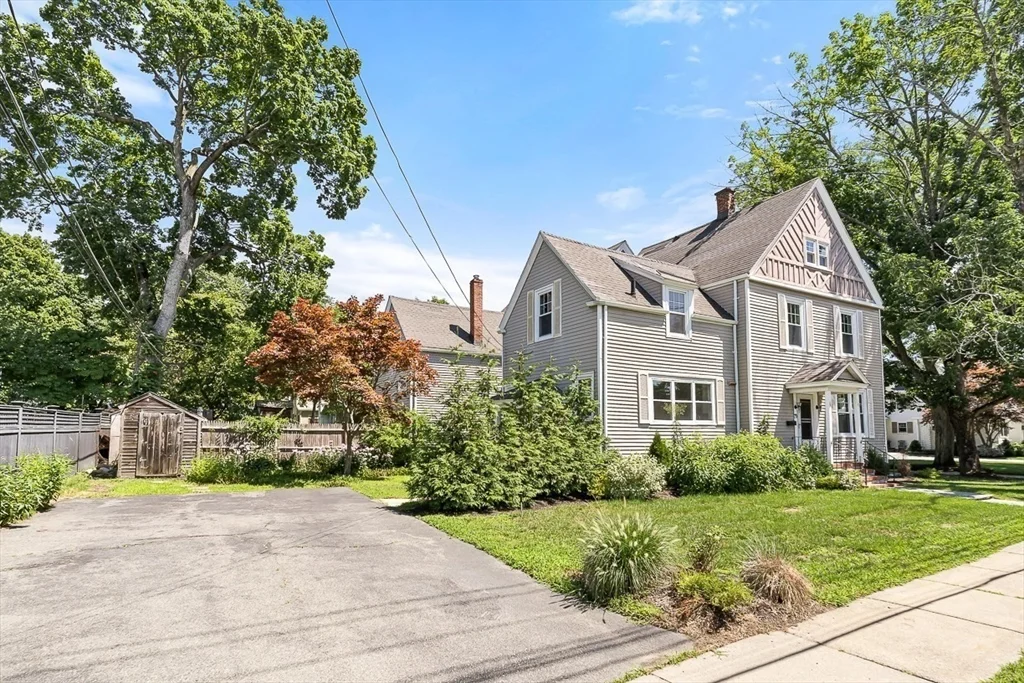 5 bed, 2 bath apartment for rent at 79 Bacon St Unit 79, Winchester