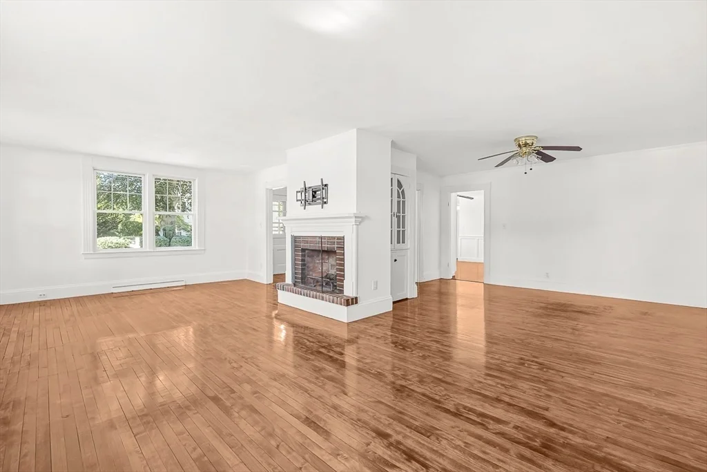 5 bed, 2 bath apartment for rent at 79 Bacon St Unit 79, Winchester — photo 6 of 41