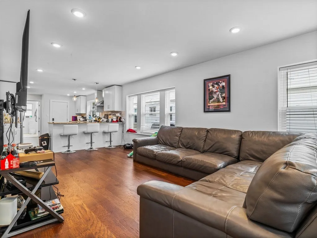 3 bed, 2 bath apartment for rent at 79 Bailey Rd Unit 1, Ten Hills — photo 4 of 22