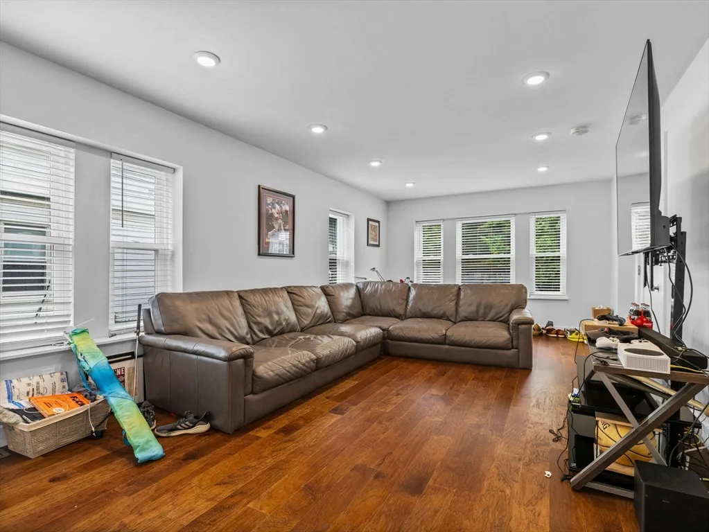 3 bed, 2 bath apartment for rent at 79 Bailey Rd Unit 1, Ten Hills — photo 3 of 22