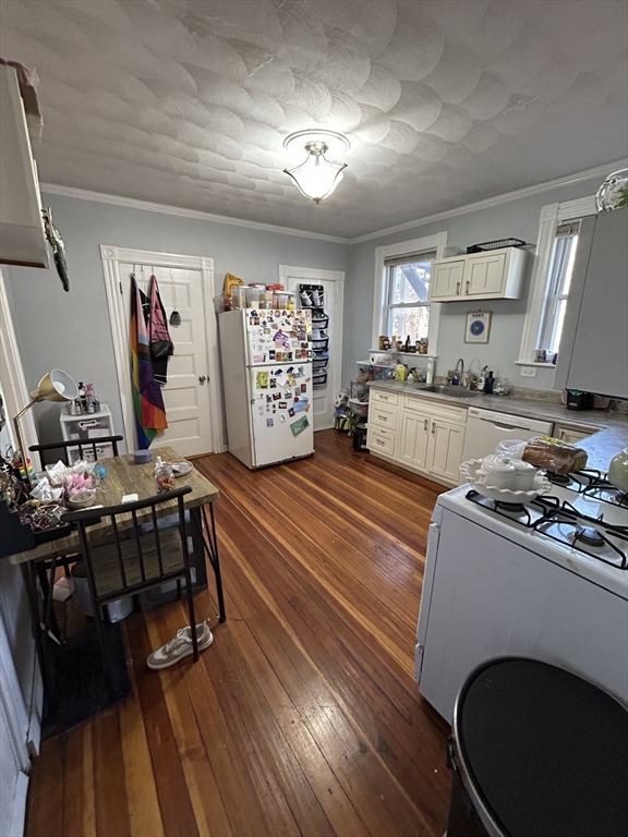 1 bed, 1 bath apartment for rent at 79 Bigelow St Unit 1, Quincy — photo 2 of 10