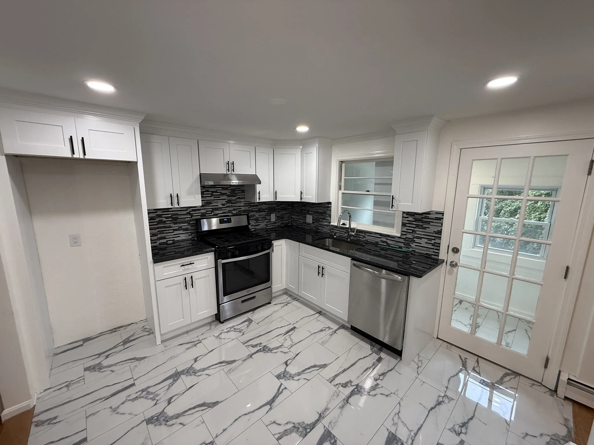 1 bed, 1 bath apartment for rent at 79 Boston St Unit R, Union Square — photo 5 of 20