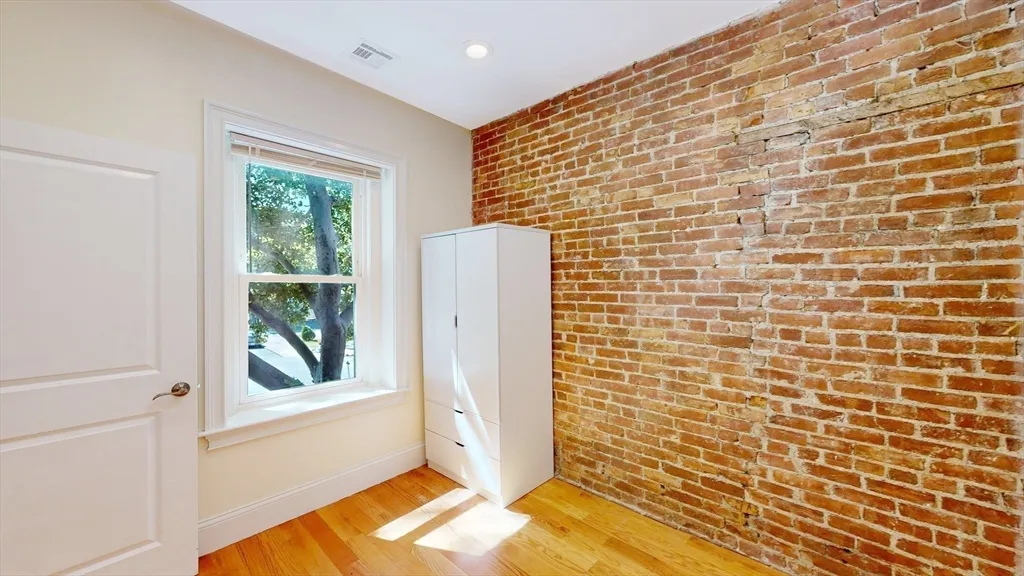 3 bed, 2 bath apartment for rent at 79 Brighton Ave Unit 2, Allston — photo 4 of 13