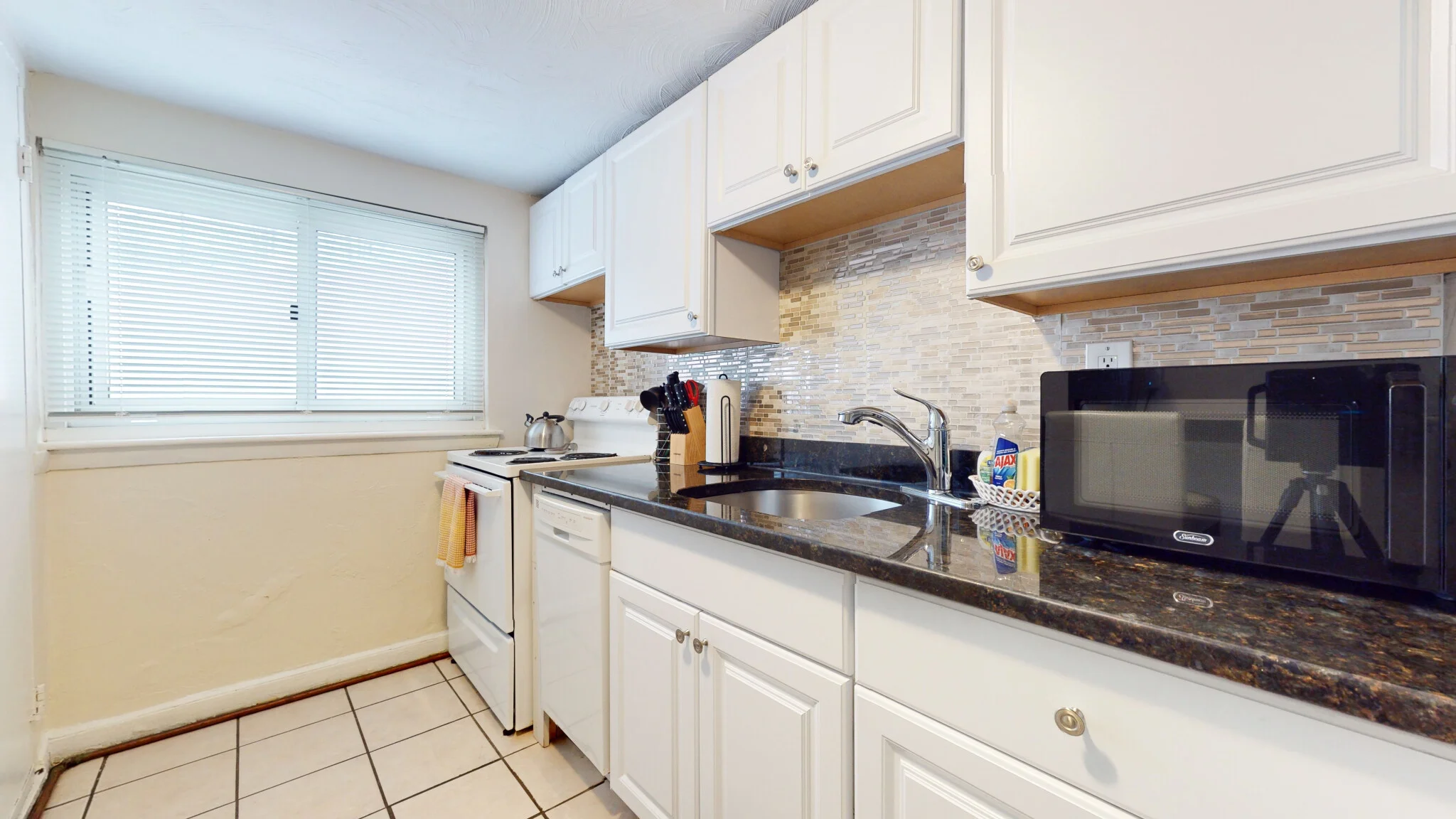 1 bed, 1 bath apartment for rent at 79 Chestnut St Unit 1B, Brookline — photo 18 of 25