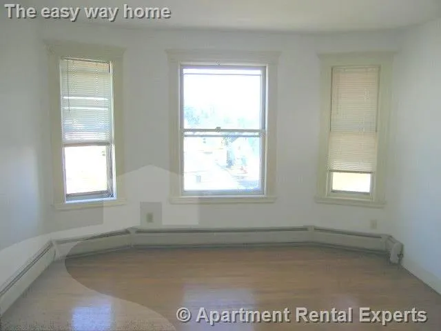 2 bed, 1 bath apartment for rent at 79 Clarendon Ave Unit 3, Teele Square — photo 3 of 6