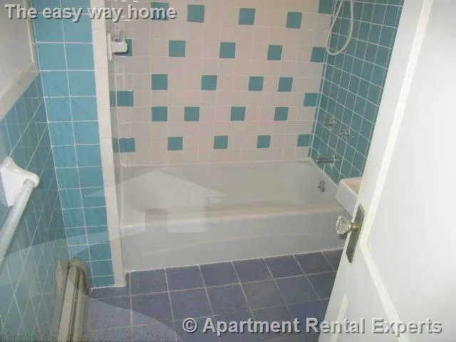 2 bed, 1 bath apartment for rent at 79 Clarendon Ave Unit 3, Teele Square — photo 5 of 6