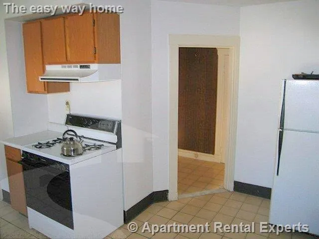 2 bed, 1 bath apartment for rent at 79 Clarendon Ave Unit 3, Teele Square — photo 2 of 6
