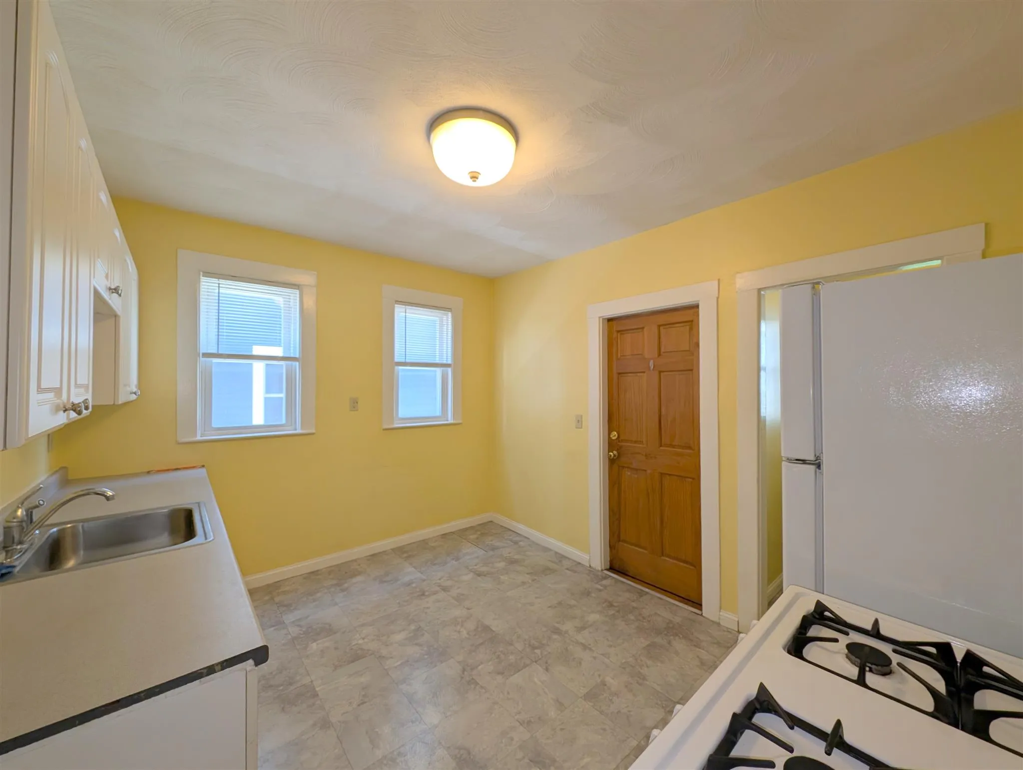 3 bed, 1 bath apartment for rent at 79 Conwell Ave Unit 1st, Teele Square — photo 4 of 19