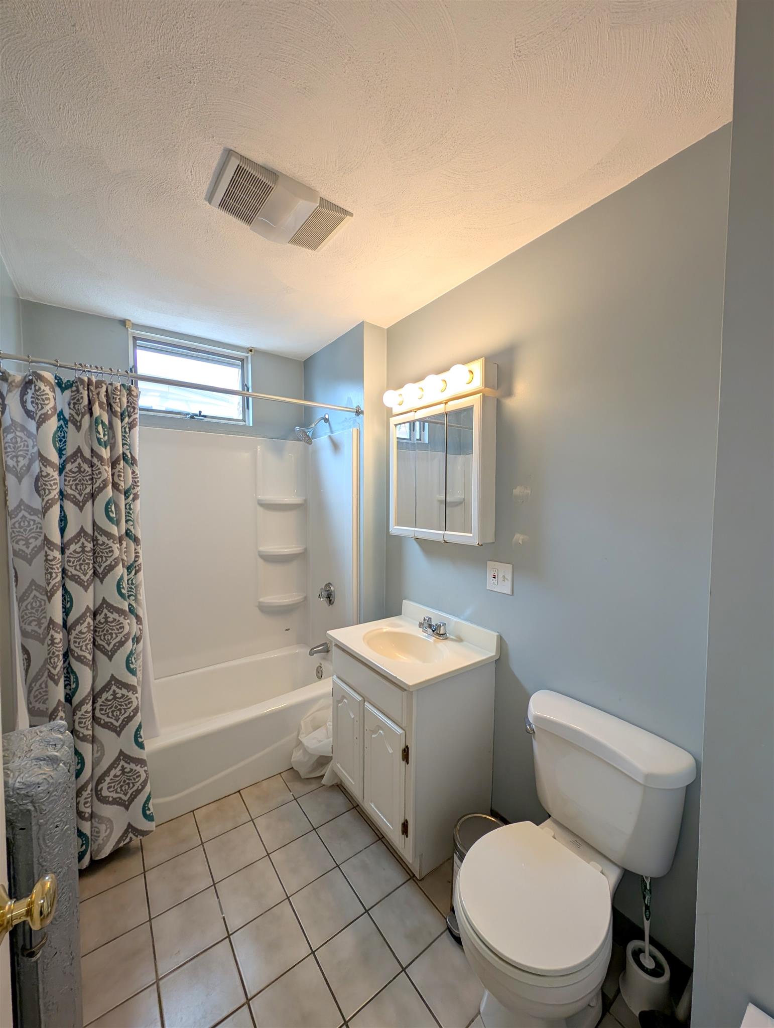 3 bed, 1 bath apartment for rent at 79 Conwell Ave Unit 3, Teele Square — photo 11 of 16