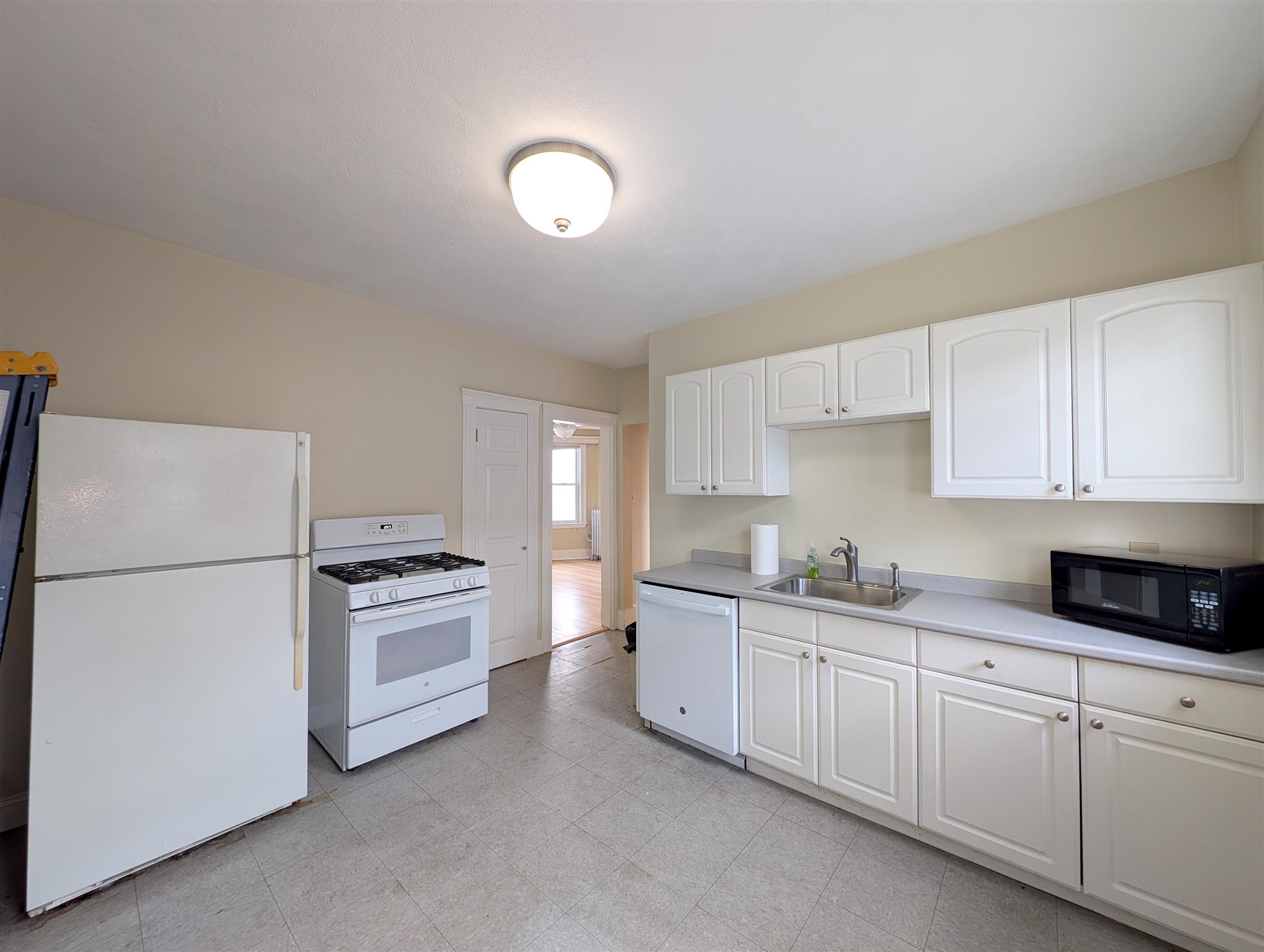 3 bed, 1 bath apartment for rent at 79 Conwell Ave Unit 3, Teele Square — photo 3 of 16