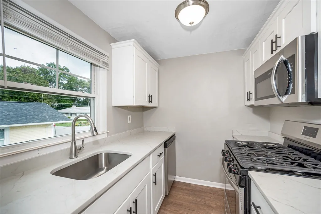 2 bed, 1 bath apartment for rent at 79 Fairfield St Unit 2, Lowell — photo 10 of 20