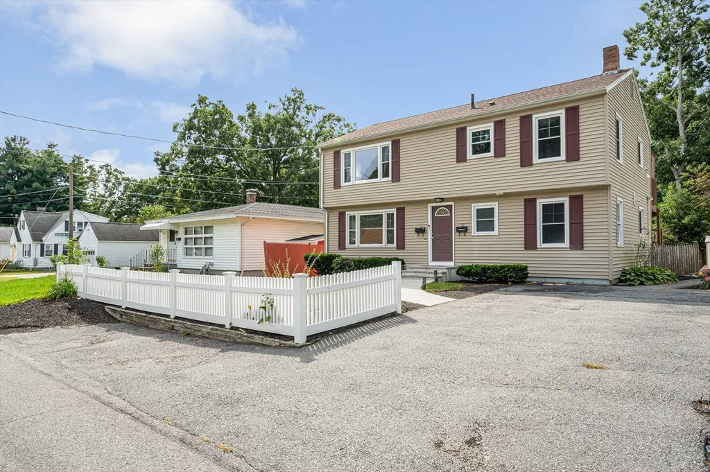 2 bed, 1 bath apartment for rent at 79 Fairfield St Unit 2, Lowell — photo 3 of 20