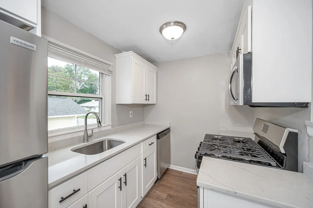 2 bed, 1 bath apartment for rent at 79 Fairfield St Unit 2, Lowell — photo 9 of 20