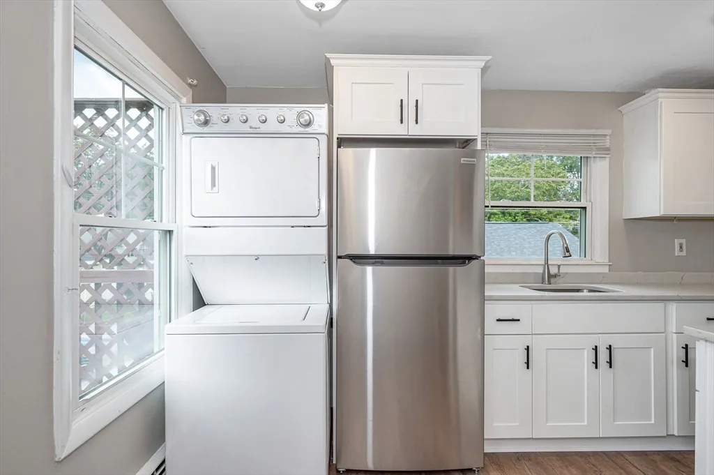 2 bed, 1 bath apartment for rent at 79 Fairfield St Unit 2, Lowell — photo 8 of 20
