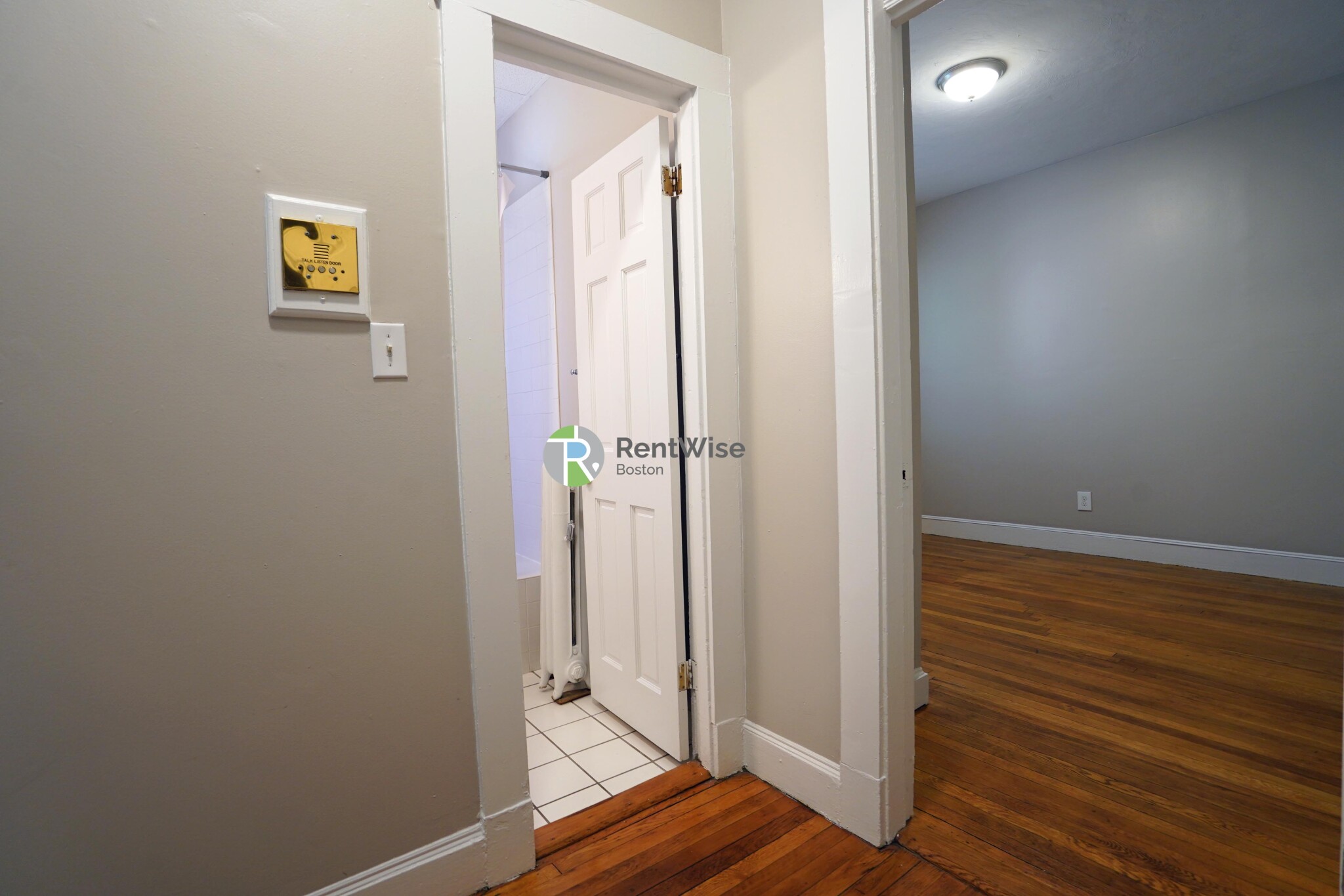 Studio bed, 1 bath apartment for rent at 79 Gordon St Unit 2, Brighton — photo 1 of 13