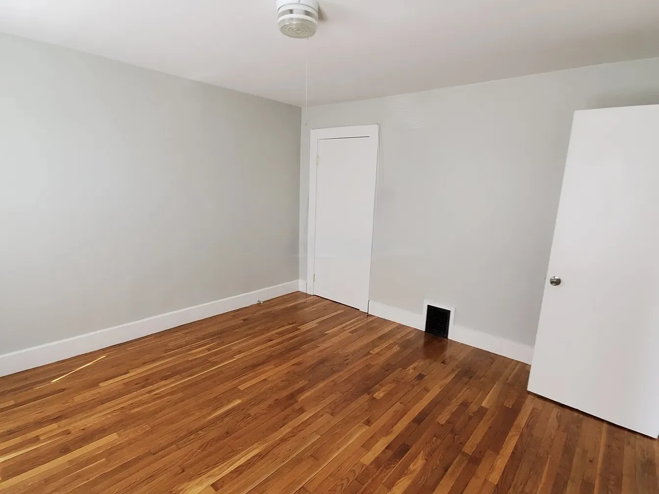 4 bed, 1 bath apartment for rent at 79 Hammond St Unit 79, Banks Square — photo 4 of 13