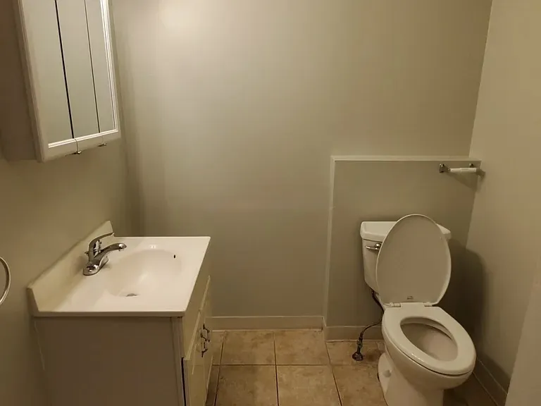 4 bed, 1 bath apartment for rent at 79 Hammond St Unit 79, Banks Square — photo 8 of 13