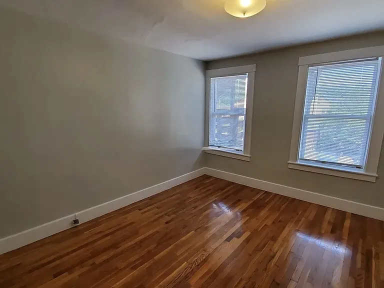 4 bed, 1 bath apartment for rent at 79 Hammond St Unit 79, Banks Square — photo 6 of 13