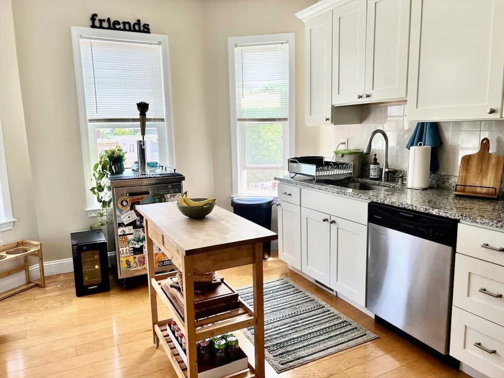 3 bed, 1 bath apartment for rent at 79 Harborview St Unit 3, Dorchester — photo 8 of 24