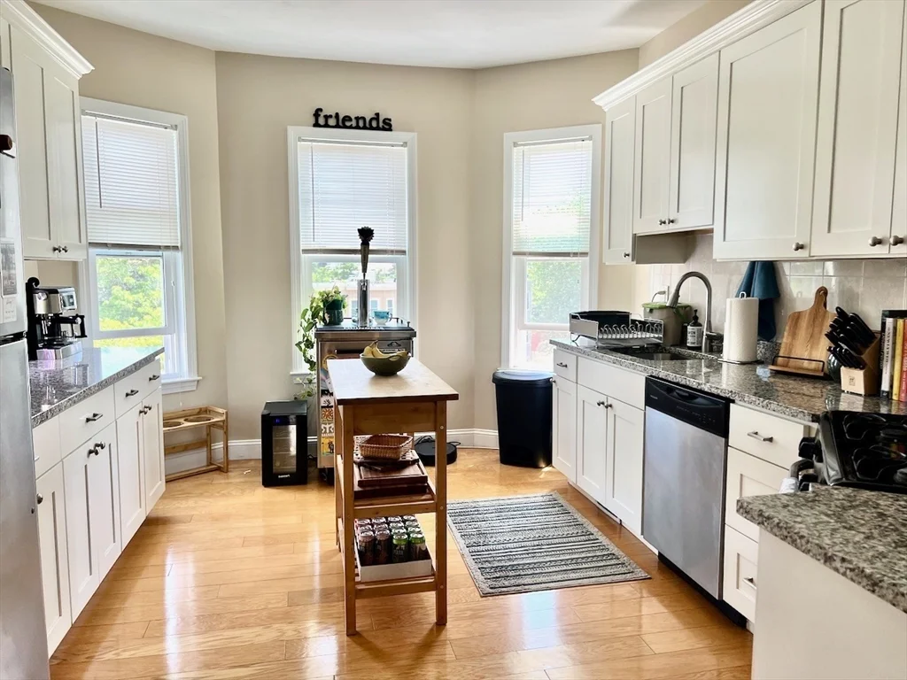 3 bed, 1 bath apartment for rent at 79 Harborview St Unit 3, Dorchester — photo 6 of 24