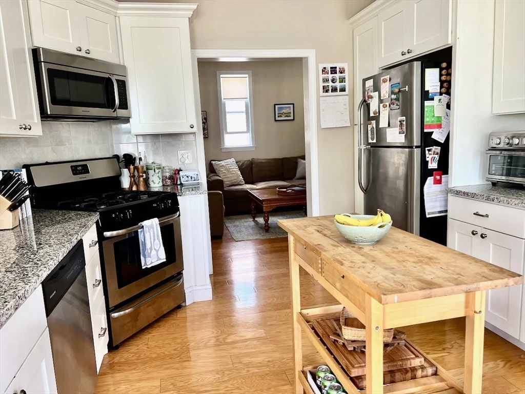3 bed, 1 bath apartment for rent at 79 Harborview St Unit 3, Dorchester — photo 7 of 24