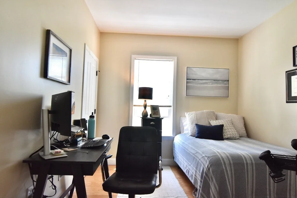3 bed, 1 bath apartment for rent at 79 Harborview St Unit 3, Dorchester — photo 18 of 24
