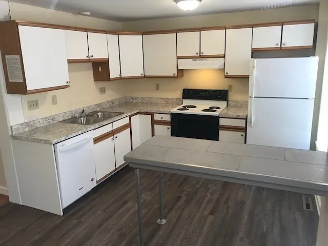 3 bed, 1 bath apartment for rent at 79 Hawley St Unit A, Northampton — photo 7 of 14