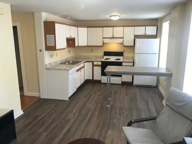 3 bed, 1 bath apartment for rent at 79 Hawley St Unit A, Northampton — photo 6 of 14