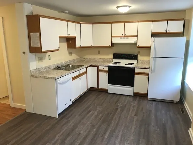 3 bed, 1 bath apartment for rent at 79 Hawley St Unit A, Northampton — photo 5 of 14