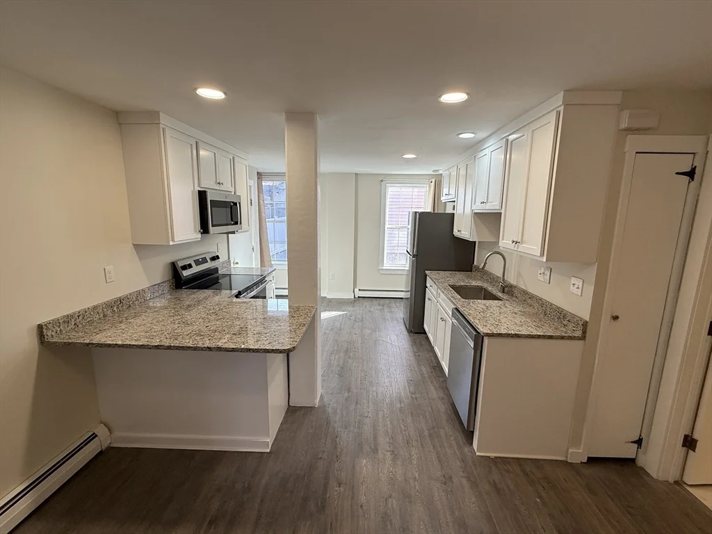 2 bed, 1 bath apartment for rent at 79 Hawley St Unit B, Northampton — photo 4 of 19