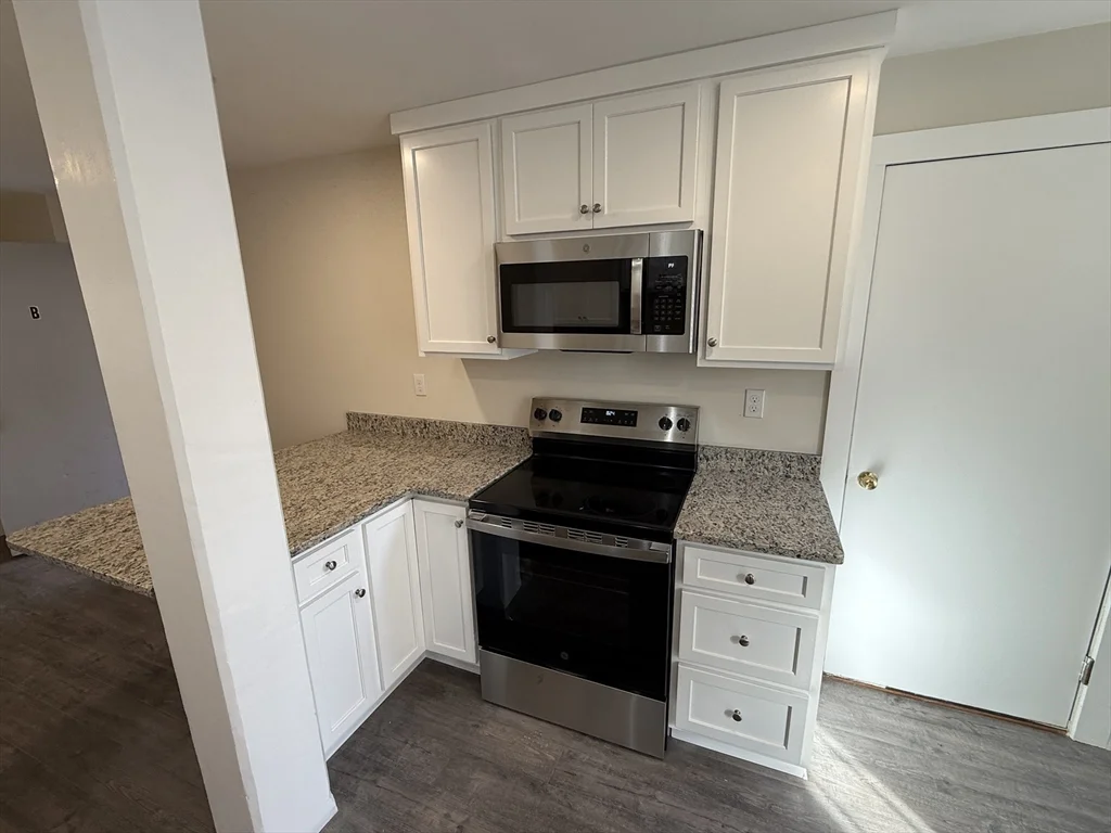 2 bed, 1 bath apartment for rent at 79 Hawley St Unit B, Northampton — photo 5 of 19