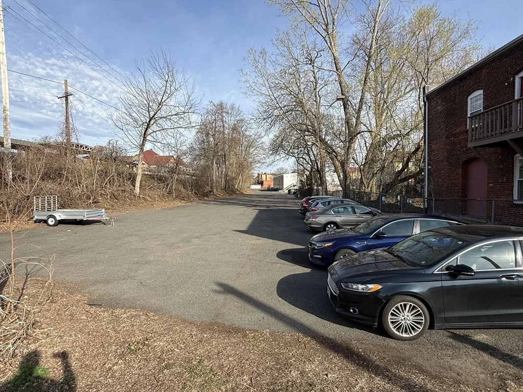2 bed, 1 bath apartment for rent at 79 Hawley St Unit B, Northampton — photo 18 of 19