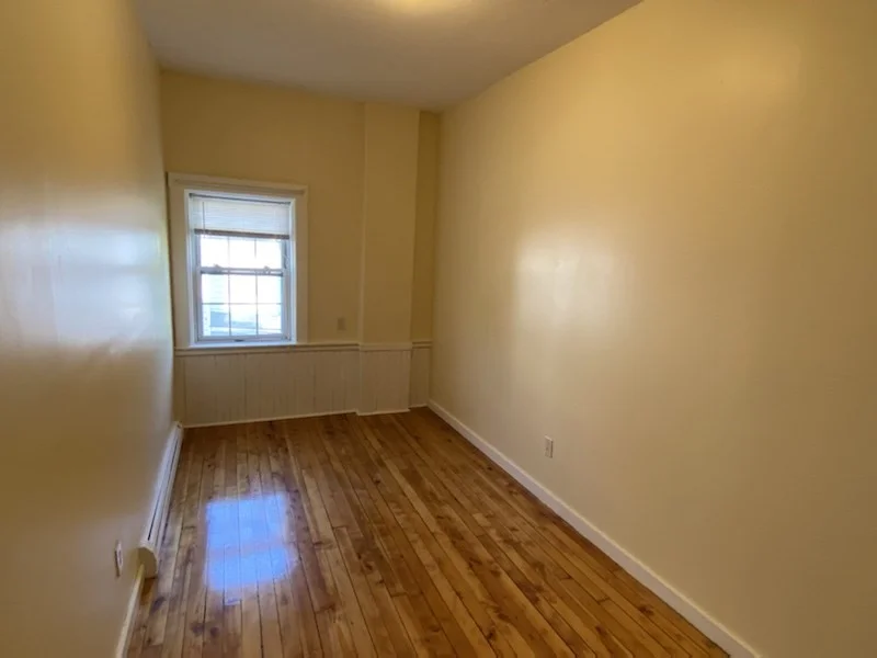 3 bed, 1 bath apartment for rent at 79 Hawley Unit C, Northampton — photo 6 of 11