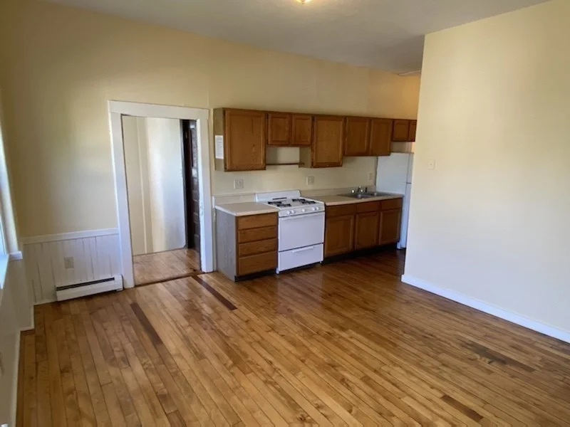3 bed, 1 bath apartment for rent at 79 Hawley Unit C, Northampton — photo 3 of 11