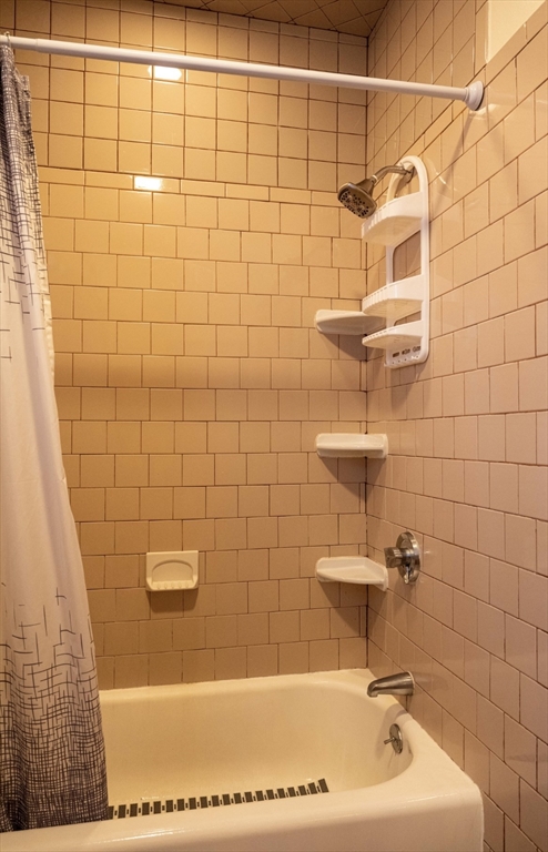 4 bed, 1 bath apartment for rent at 79 Heath St Unit 2, Mission Hill — photo 11 of 15