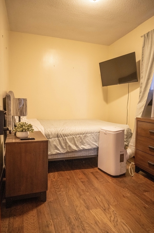 4 bed, 1 bath apartment for rent at 79 Heath St Unit 2, Mission Hill — photo 8 of 15
