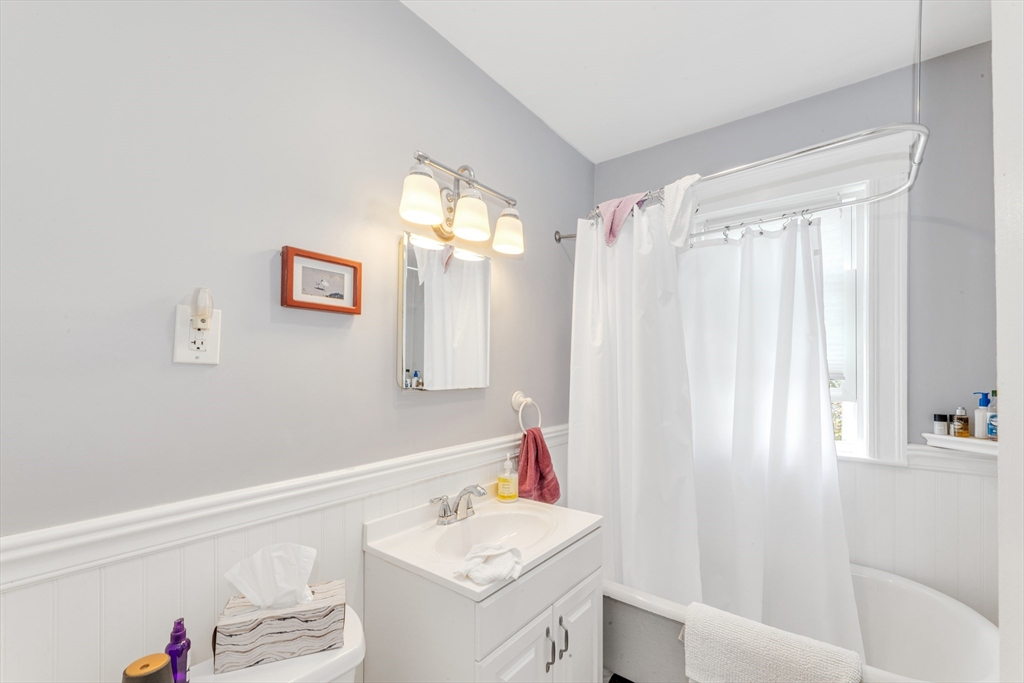 2 bed, 1 bath apartment for rent at 79 Hewlett Unit 1, Roslindale — photo 10 of 20