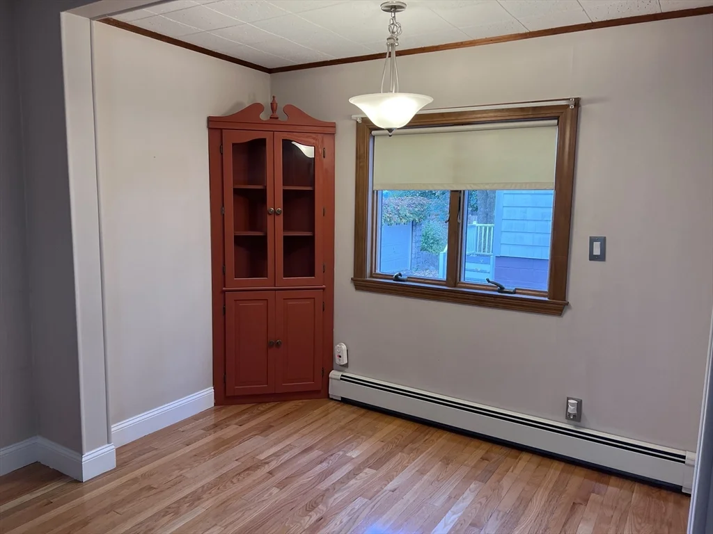 3 bed, 1 bath apartment for rent at 79 Hudson Unit 1, Powder House Square — photo 5 of 16