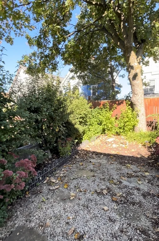 3 bed, 1 bath apartment for rent at 79 Hudson Unit 1, Powder House Square — photo 14 of 16