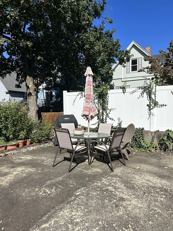 3 bed, 1 bath apartment for rent at 79 Hudson Unit 1, Powder House Square — photo 16 of 16
