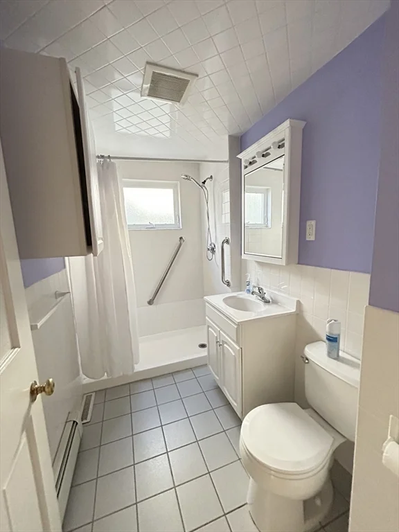 3 bed, 1 bath apartment for rent at 79 Hudson Unit 1, Powder House Square — photo 13 of 16